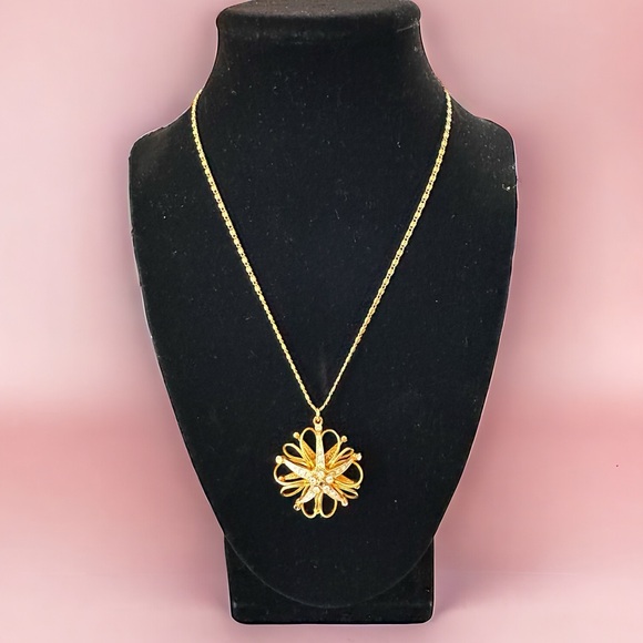 Gold Tone Necklace Flower Pendant w Rhinestone - Picture 2 of 4